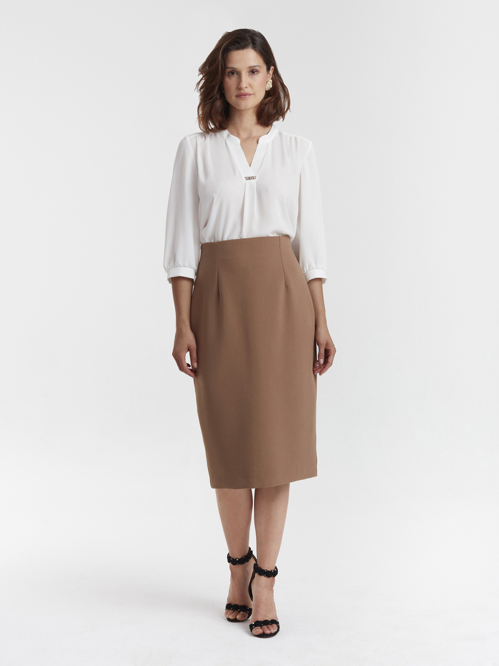 Fitted skirt with pleats